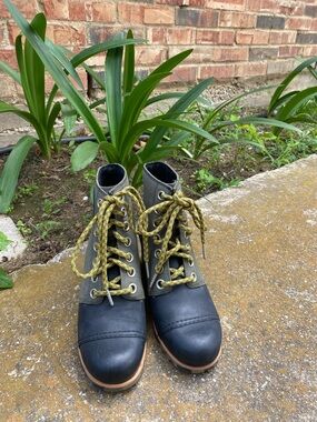 Sorel Black and Olive Waterproof Outdoor Boots
